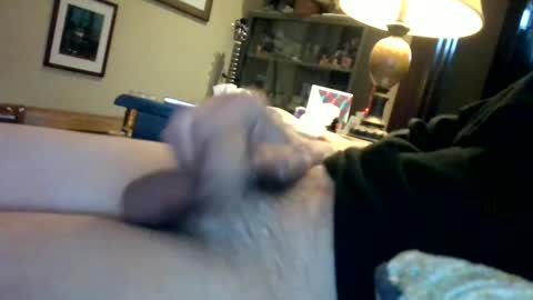 Snapshot of lionelearthquake chatting on December 3, 8:40 pm lionelearthquake online show from December 3, 8:40 pm