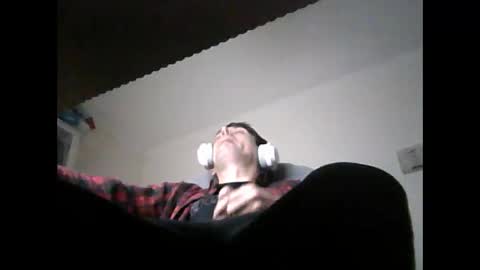 Snapshot of liongr69 chatting on February 18, 10:58 pm liongr69 online show from February 18, 10:58 pm