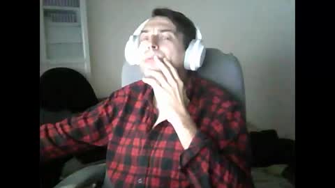 Snapshot of liongr69 chatting on February 19, 8:01 am liongr69 online show from February 19, 8:01 am