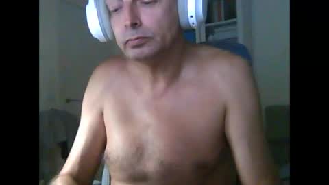 Snapshot of liongr69 chatting on October 19, 10:21 pm liongr69 online show from October 19, 10:21 pm