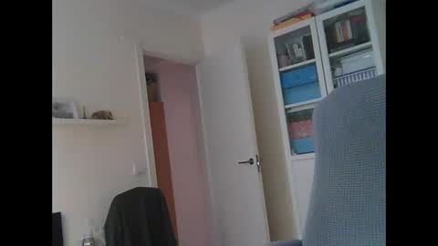 Snapshot of liongr69 chatting on December 1, 3:06 pm liongr69 online show from December 1, 3:06 pm