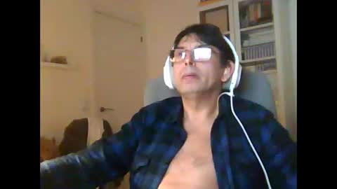 Snapshot of liongr69 chatting on February 22, 11:25 pm liongr69 online show from February 22, 11:25 pm