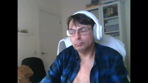 Snapshot of liongr69 chatting on March 22, 10:57 pm liongr69 online show from March 22, 10:57 pm