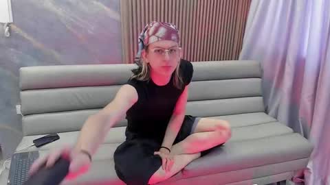 Lior evan online show from November 16, 11:49 am