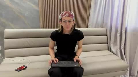 Lior evan online show from November 17, 11:38 am