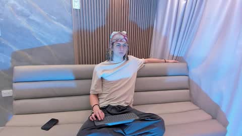 Lior evan online show from November 20, 11:32 am