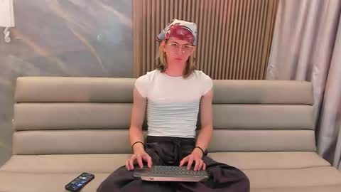 Lior evan online show from November 21, 11:31 am