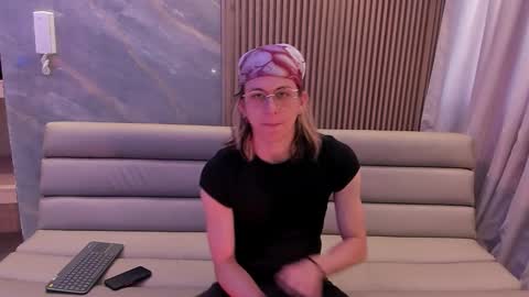 Lior evan online show from November 22, 11:42 am