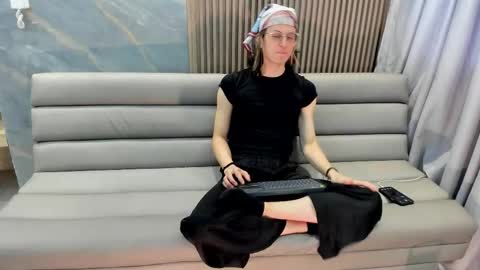 Lior evan online show from November 28, 11:35 am