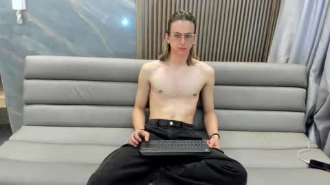 Lior evan online show from November 30, 11:58 am