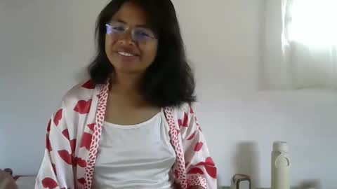 liora online show from February 1, 5:17 am