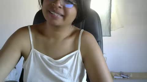 liora online show from April 29, 4:27 am