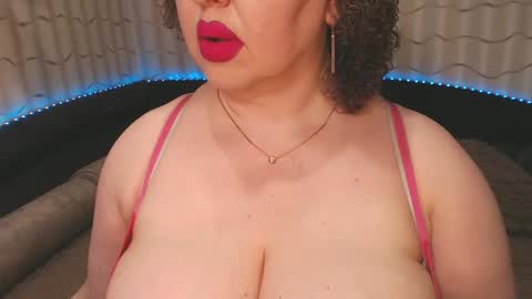 Snapshot of lipsaddiction chatting on January 25, 12:17 am LIpsAddiction online show from January 25, 12:17 am