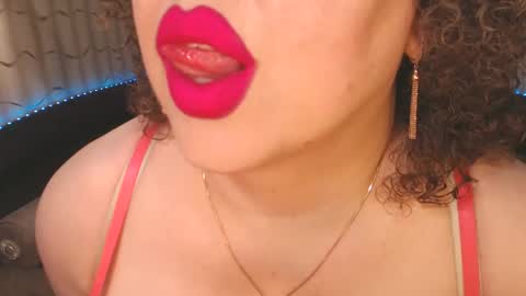 Snapshot of lipsaddiction chatting on February 2, 1:52 pm LIpsAddiction online show from February 2, 1:52 pm