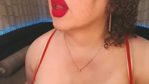 Snapshot of lipsaddiction chatting on February 9, 10:00 pm LIpsAddiction online show from February 9, 10:00 pm