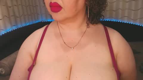 Snapshot of lipsaddiction chatting on February 16, 2:10 pm LIpsAddiction online show from February 16, 2:10 pm