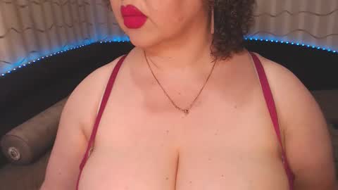 Snapshot of lipsaddiction chatting on February 16, 9:38 pm LIpsAddiction online show from February 16, 9:38 pm