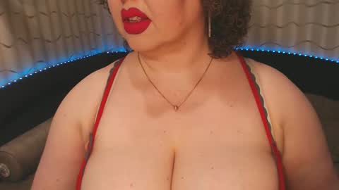 Snapshot of lipsaddiction chatting on February 21, 3:32 pm LIpsAddiction online show from February 21, 3:32 pm