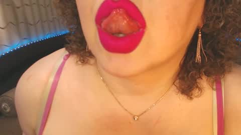 Snapshot of lipsaddiction chatting on March 4, 12:18 am LIpsAddiction online show from March 4, 12:18 am