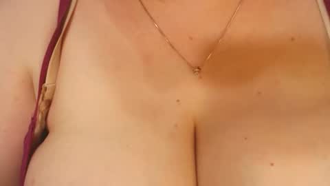 Snapshot of lipsaddiction chatting on September 23, 12:08 pm LIpsAddiction online show from September 23, 12:08 pm