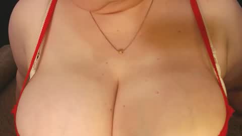 Snapshot of lipsaddiction chatting on October 21, 1:56 pm LIpsAddiction online show from October 21, 1:56 pm