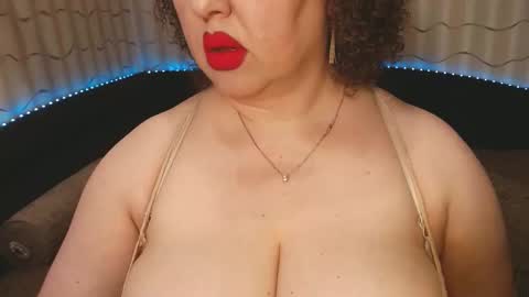 Snapshot of lipsaddiction chatting on November 19, 2:50 pm LIpsAddiction online show from November 19, 2:50 pm