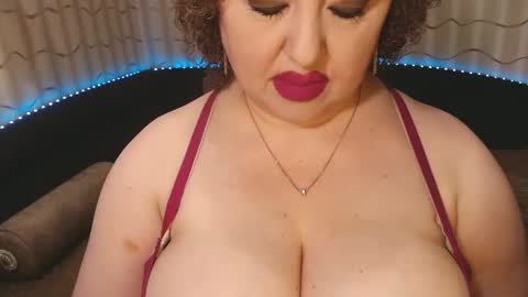 Snapshot of lipsaddiction chatting on November 30, 1:59 pm LIpsAddiction online show from November 30, 1:59 pm