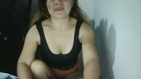 Snapshot of lipsofangel16 chatting on February 4, 1:59 pm im cherry online show from February 4, 1:59 pm