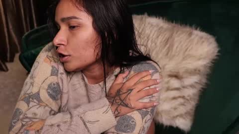 Snapshot of lireesa chatting on December 21, 6:09 am Lire online show from December 21, 6:09 am