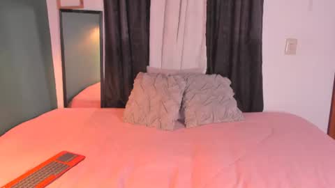 Snapshot of liry_kim chatting on August 1, 6:07 pm liry online show from August 1, 6:07 pm