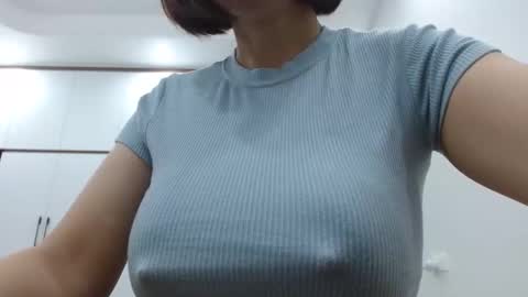 lisa_1011 online show from February 17, 10:27 pm