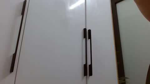 lisa_1011 online show from March 3, 9:53 pm