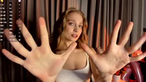 Lisa online show from May 14, 2:02 pm