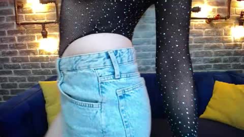 Snapshot of lisa_caprice chatting on October 11, 4:22 am Lisa Caprice online show from October 11, 4:22 am