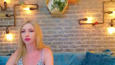 Lisa Caprice online show from July 27, 3:35 am