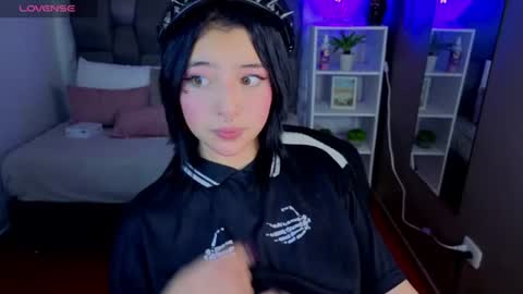 lisa dolly nyx online show from June 28, 5:24 am