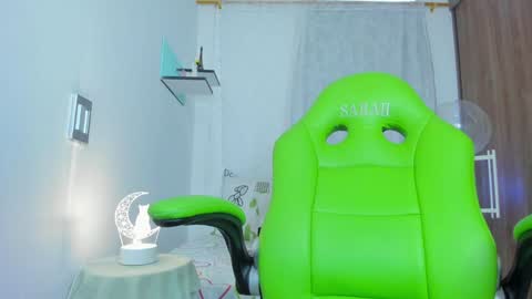 Lisa  online show from February 5, 4:47 pm