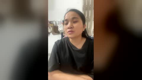 lisa_hanw online show from April 24, 3:25 pm