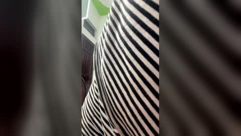 lisa_hanw online show from April 28, 6:24 pm