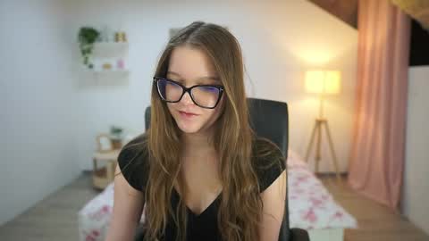 lisa mccoy  online show from November 18, 2:10 pm