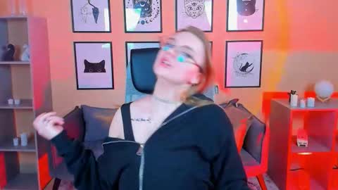 Snapshot of lisa_mitchel chatting on October 24, 6:32 am Lisa online show from October 24, 6:32 am