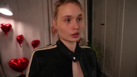 Elisabeth or Lisa online show from February 14, 8:49 pm