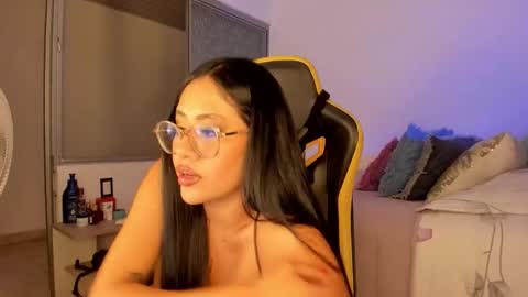 Snapshot of lisa_t08 chatting on November 15, 3:37 am Lisa Thompson online show from November 15, 3:37 am