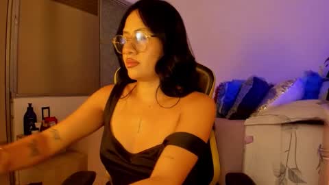 Snapshot of lisa_t08 chatting on November 16, 12:16 am Lisa Thompson online show from November 16, 12:16 am