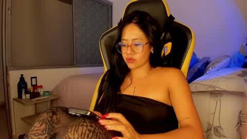 Snapshot of lisa_t08 chatting on November 18, 5:23 am Lisa Thompson online show from November 18, 5:23 am