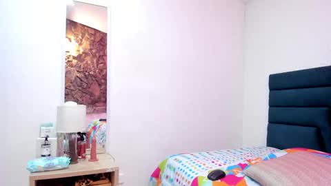 lisa white  online show from February 11, 9:25 pm