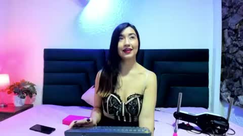 lisa white  online show from August 2, 9:02 pm