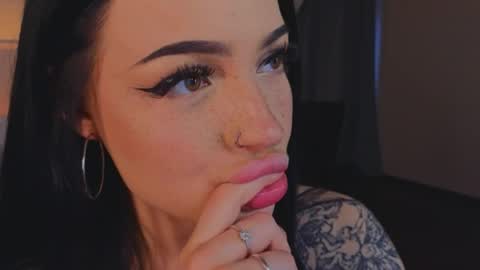 lisaaaliss online show from May 6, 10:31 am