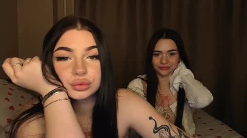 Snapshot of lisaanddenis chatting on December 4, 2:26 pm Lisa and Den online show from December 4, 2:26 pm