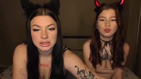 Snapshot of lisaanddenis chatting on December 14, 2:00 pm Lisa and Den online show from December 14, 2:00 pm